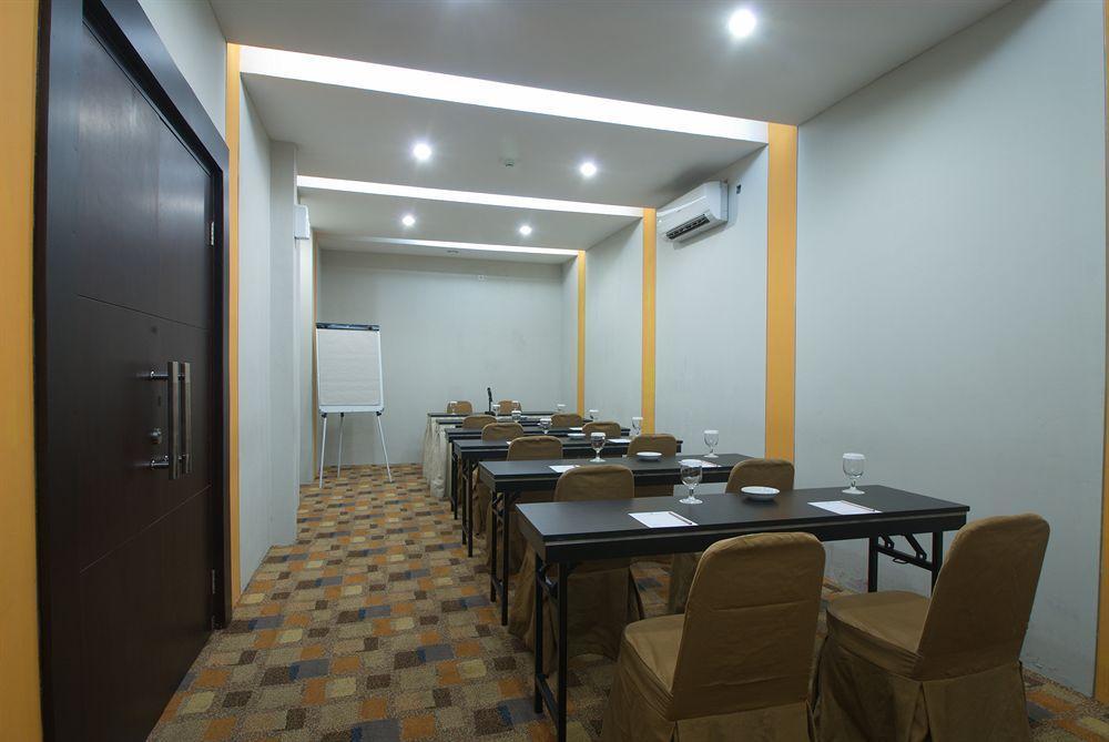 Sofyan Hotel Soepomo Jakarta Kültér fotó