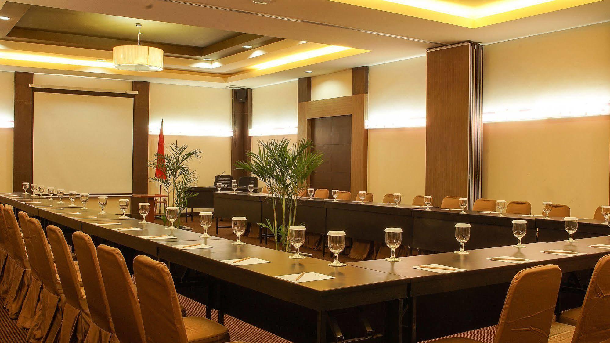 Sofyan Hotel Soepomo Jakarta Kültér fotó